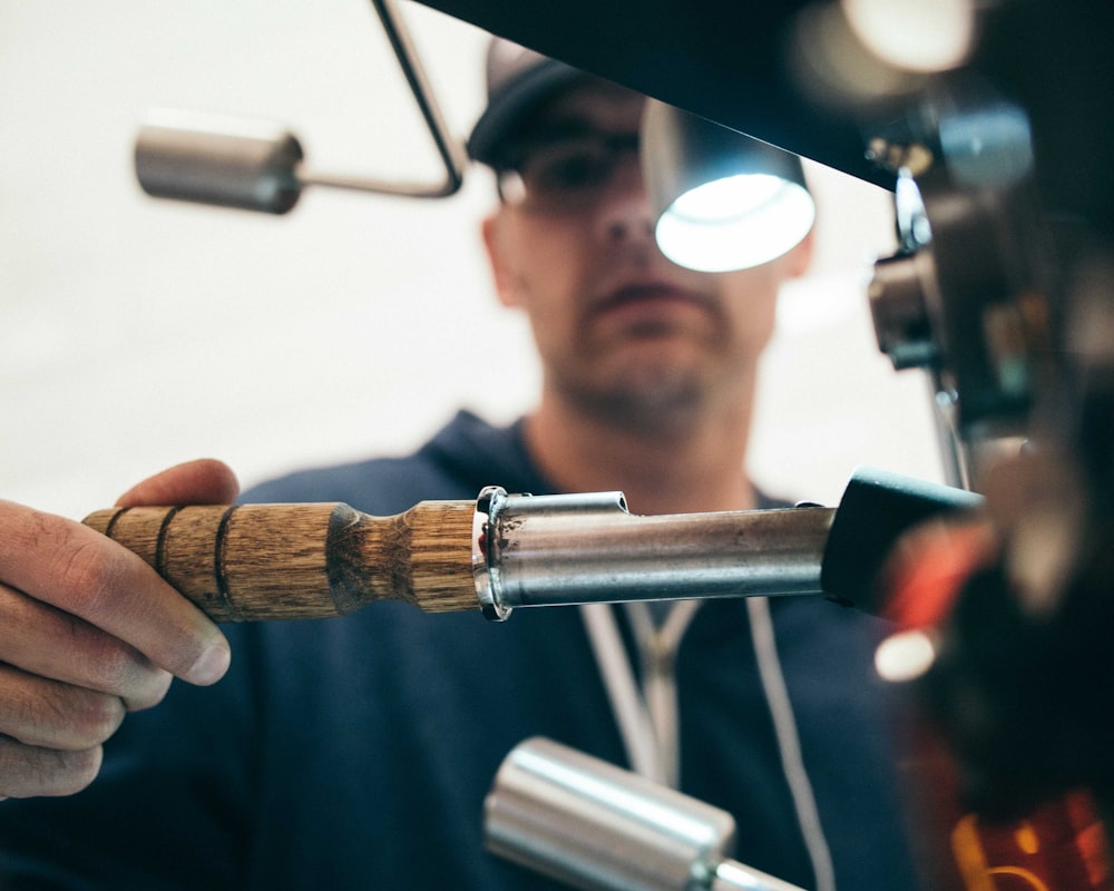 VSport手机APP界面展示，显示实时比分和直播画面